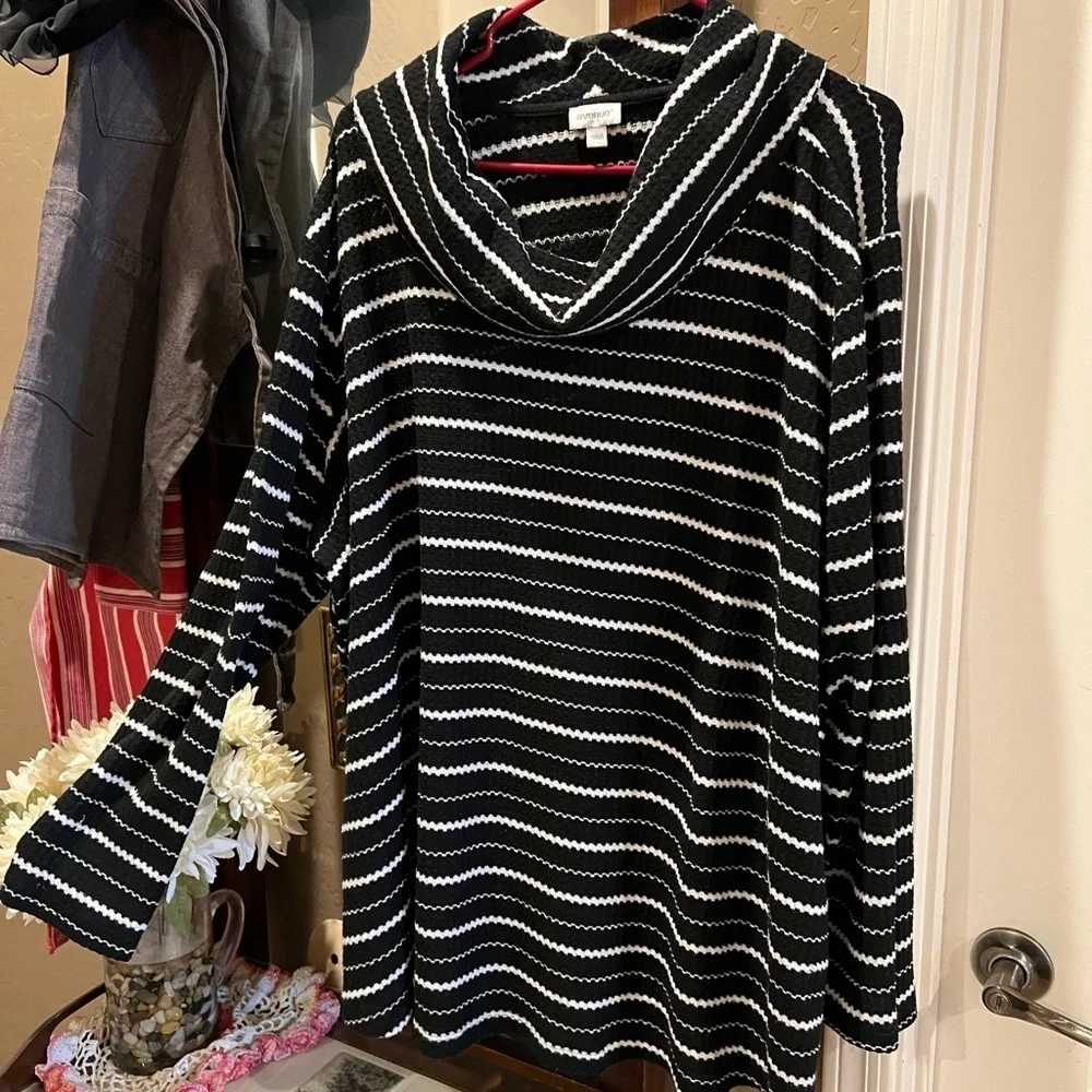 Avenue Striped Black White Cowl Neck Waffle Knit Tunic Sweater Women's Sz 30/32